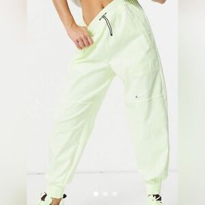 Nike Swoosh Woven Cargo High-Waisted Joggers- In Mint Green